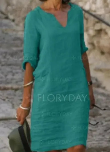Vestido Feminino Vintage de Verão – Mini em Algodão e Linho Vestido feminino casual, leve e elegante, com decote em V e mangas três quartos. Feito em algodão e linho, ideal para verão, férias e passeios, combinando conforto e estilo clássico vintage.
