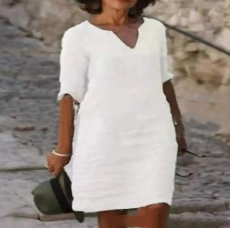 Vestido Feminino Vintage de Verão – Mini em Algodão e Linho Vestido feminino casual, leve e elegante, com decote em V e mangas três quartos. Feito em algodão e linho, ideal para verão, férias e passeios, combinando conforto e estilo clássico vintage.