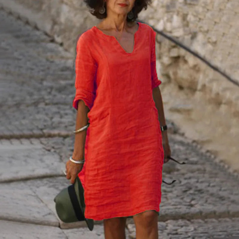 Vestido Feminino Vintage de Verão – Mini em Algodão e Linho Vestido feminino casual, leve e elegante, com decote em V e mangas três quartos. Feito em algodão e linho, ideal para verão, férias e passeios, combinando conforto e estilo clássico vintage.