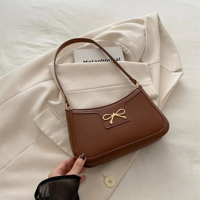 Bolsa de Ombro Estilosa com Laço de Metal – Bolsa Baguete Clássica para Uso Diário Feminino