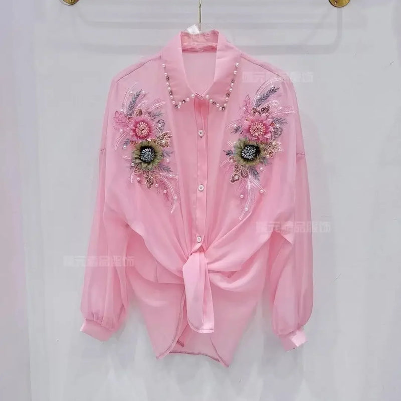 Blusa/Cardigan Feminina com Flores 3D e Bordado de Pedras – Proteção Solar  Design luxuoso com flores 3D e aplicação de pedrarias (beads/diamonds)  manga longa e modelo solto (loose fit) para máximo conforto