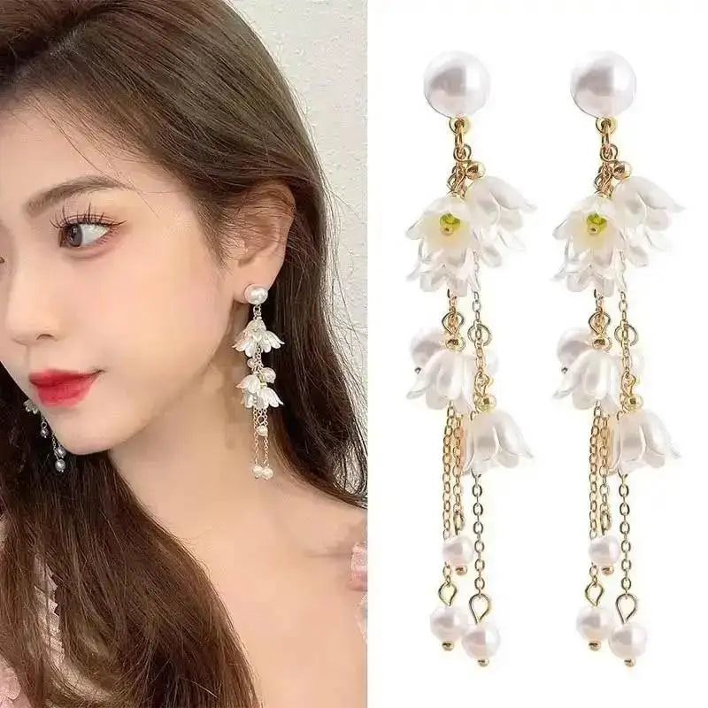 Elegantes brincos femininos com agulha em prata 925, pérolas delicadas e tassel moderno, com detalhes em zircônia. Tendência de moda coreana, perfeitos para complementar looks sofisticados e ocasiões especiais com luxo e brilho.