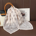 Acessório fashion e versátil em cetim macio, ideal como lenço de pescoço, echarpe, hijab, faixa de cabelo, bandana ou detalhe decorativo em bolsas. Elegância e estilo em qualquer ocasião.