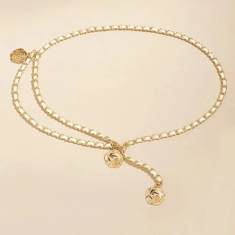 Cinto Corrente Feminino com Pingente de Flor – Acessório de Cintura Elegante para Vestidos e Camisas