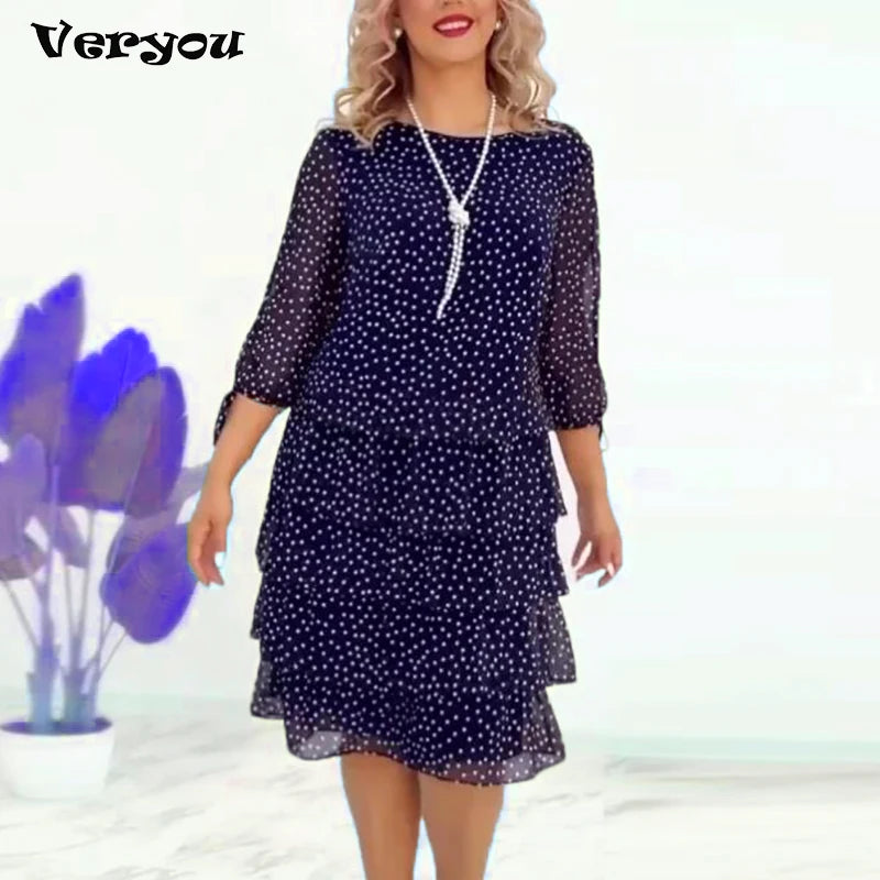 Vestido casual estilo boho, com babados delicados, manga 3/4 e comprimento midi. Perfeito para praia, festas de verão ou looks descontraídos e elegantes. Disponível em tamanhos plus size, unindo conforto e estilo.