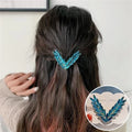 Elegantes grampos em formato V com cristais brilhantes, perfeitos para mulheres e meninas. Acessório de cabelo sofisticado que combina estilo e praticidade, ideal para uso diário ou como presente fashion.