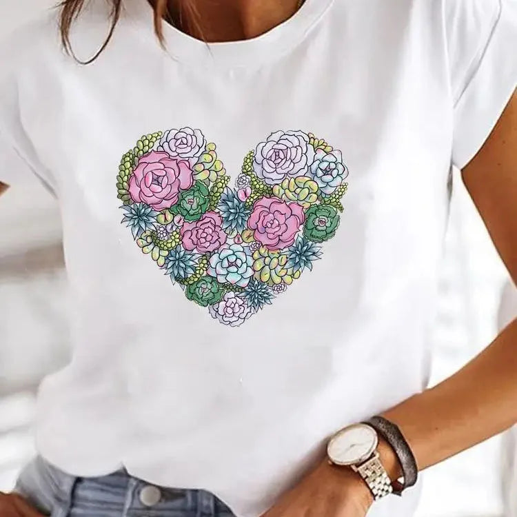 Camiseta Feminina Estampada com Coração –  Casual e Divertida para o Verão
