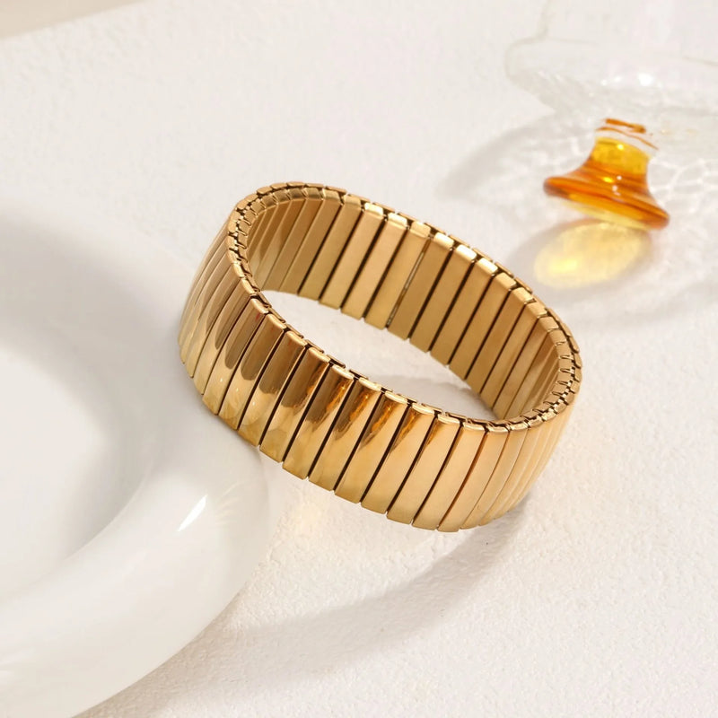 Pulseira Feminina de Aço Titânio com Coração – Design Elástico, Banhada a Ouro