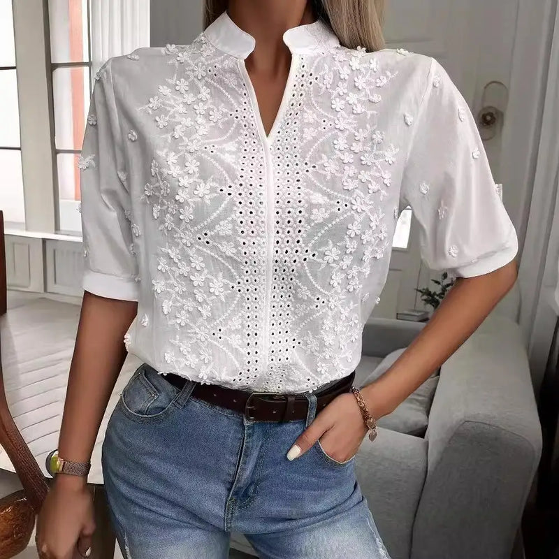 Blusa Feminina de Renda Bordada com Gola Alta – Verão 2026, Poliéster, Elegante e Fashion