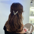 Elegantes grampos em formato V com cristais brilhantes, perfeitos para mulheres e meninas. Acessório de cabelo sofisticado que combina estilo e praticidade, ideal para uso diário ou como presente fashion.