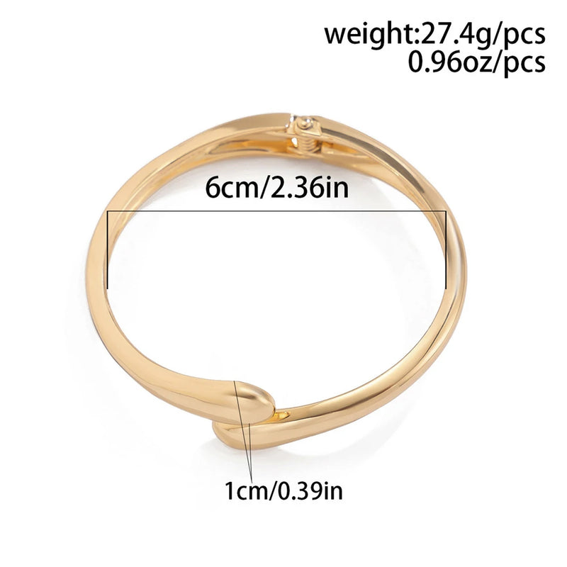 Pulseira Feminina Larga em Metal – Design Torcido Irregular, Aberta e Ajustável, Dourada ou Prateada
