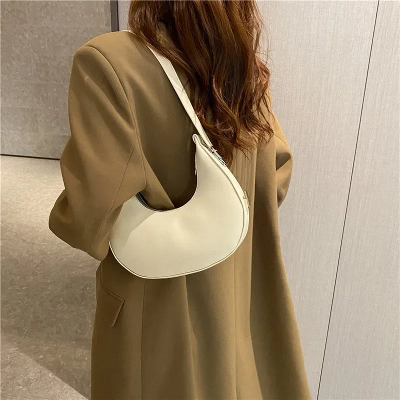 Bolsa feminina elegante em PU de alta qualidade, perfeita como hobo bag, Ideal para viagens, passeios e uso diário, unindo estilo e praticidade.
