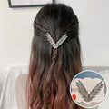 Elegantes grampos em formato V com cristais brilhantes, perfeitos para mulheres e meninas. Acessório de cabelo sofisticado que combina estilo e praticidade, ideal para uso diário ou como presente fashion.