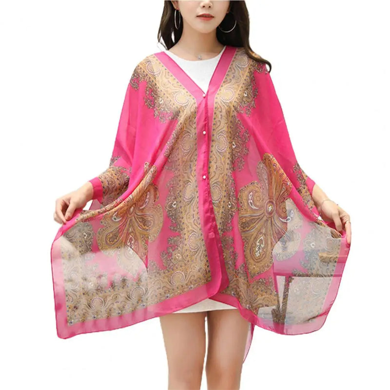 Lenço/chal feminino elegante, estampado com design de caju e detalhes em contas, perfeito como saída de praia ou cobertura leve para viagens