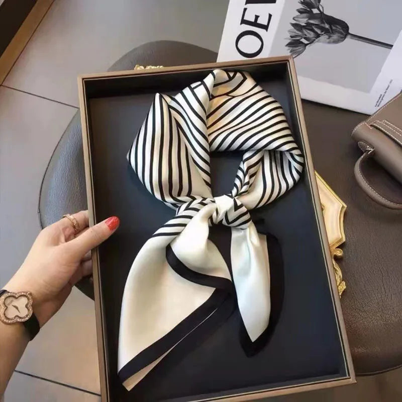 Lenço Feminino Quadrado 70cm – Seda Sintética Luxo com Estampa de Gaivota