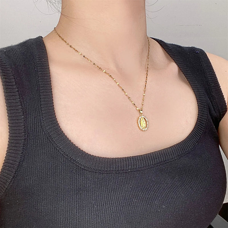 Colar Feminino Estrela do Céu com Zircônias Coloridas – Nossa Senhora Vazado, Estilo Europeu e Americano