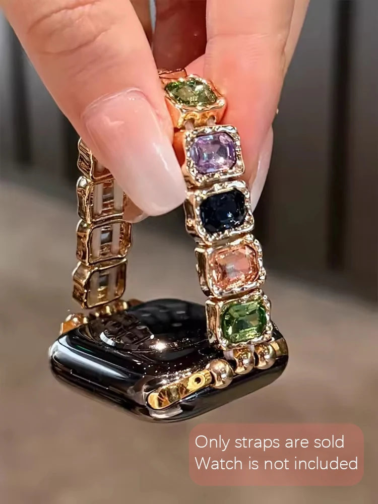 Feita em metal de alta qualidade com detalhes em strass e elasticidade ajustável, proporcionando conforto e estilo. Ideal para transformar seu smartwatch em um acessório sofisticado para uso diário ou eventos especiais.