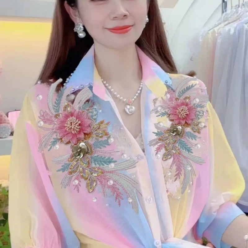 Blusa Feminina Casual 2024 – Chiffon com Bordado 3D de Flores, Paetês e Miçangas – Proteção Solar – Meia Manga