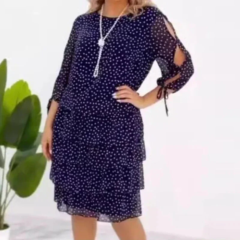 Vestido casual estilo boho, com babados delicados, manga 3/4 e comprimento midi. Perfeito para praia, festas de verão ou looks descontraídos e elegantes. Disponível em tamanhos plus size, unindo conforto e estilo.