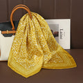 Acessório fashion e versátil em cetim macio, ideal como lenço de pescoço, echarpe, hijab, faixa de cabelo, bandana ou detalhe decorativo em bolsas. Elegância e estilo em qualquer ocasião.