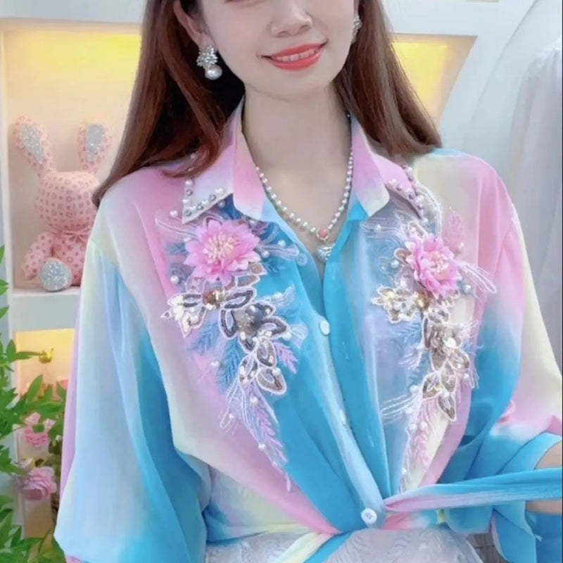 Blusa Feminina Casual 2024 – Chiffon com Bordado 3D de Flores, Paetês e Miçangas – Proteção Solar – Meia Manga