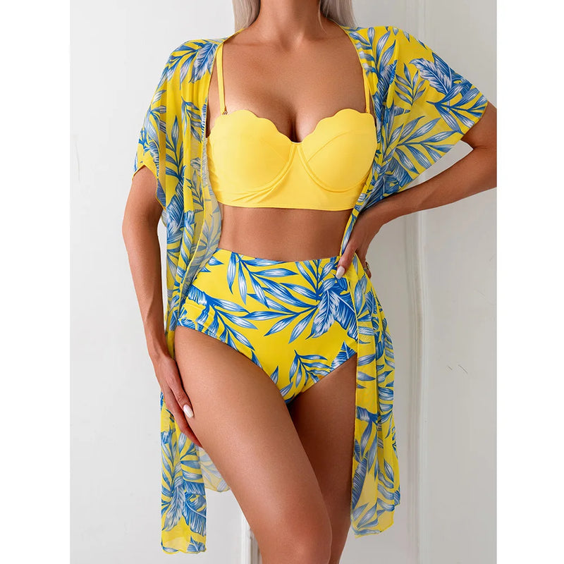 Arrase neste verão com este biquíni feminino 2026 em conjunto de 3 peças estilo brasileiro. Com top push up que valoriza o busto, calcinha confortável e saída de praia inclusa, o conjunto oferece conforto, estilo