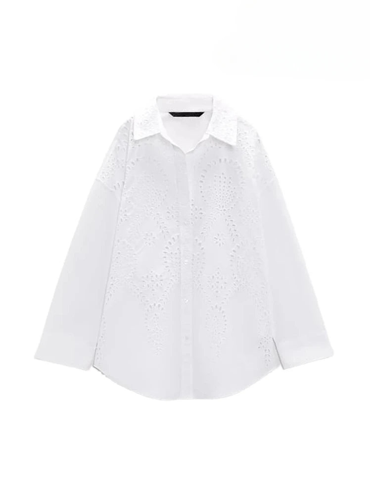 Blusa Feminina de Verão com Bordado Vazado e Gola Lapela – Manga Longa, Botões Frontais