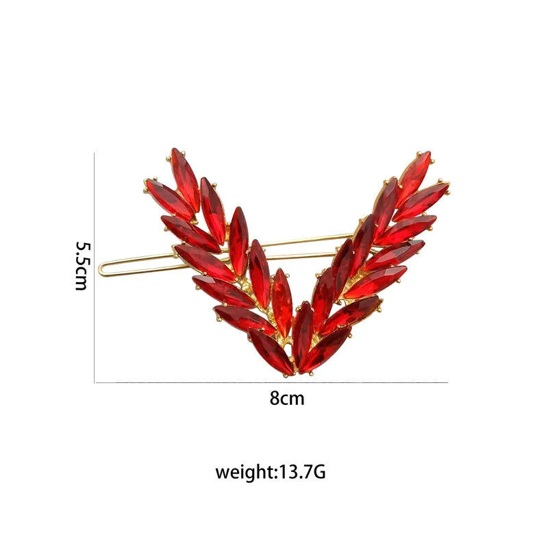 Elegantes grampos em formato V com cristais brilhantes, perfeitos para mulheres e meninas. Acessório de cabelo sofisticado que combina estilo e praticidade, ideal para uso diário ou como presente fashion.