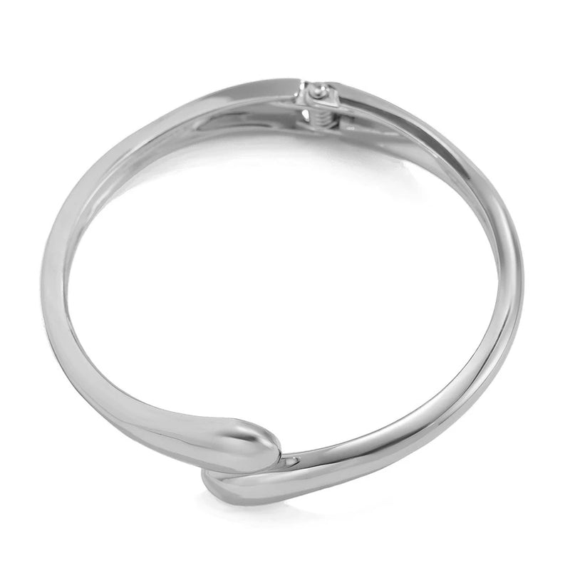Pulseira Feminina Larga em Metal – Design Torcido Irregular, Aberta e Ajustável, Dourada ou Prateada