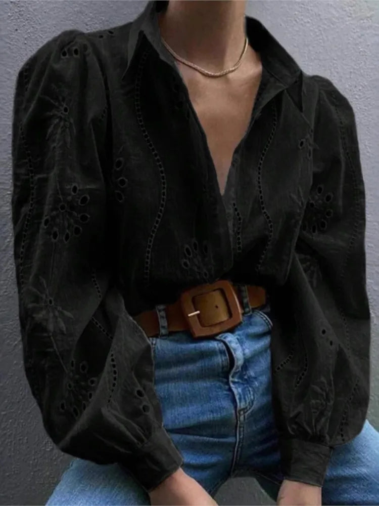 Blusa Feminina Elegante em Renda – Manga Longa, Botões, Cor Sólida, Primavera/Outono 2025  Blusa feminina elegante com detalhes em renda, perfeita para looks casuais ou de escritório  Manga longa e fechamento por botões frontais para um visual refinado