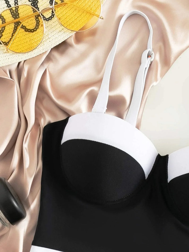 Maiô feminino elegante e sensual, com bojo push-up e design colorblock moderno. Possui sustentação por aro, valorizando o busto e garantindo conforto durante o uso. Ideal para piscina, praia ou férias de verão.