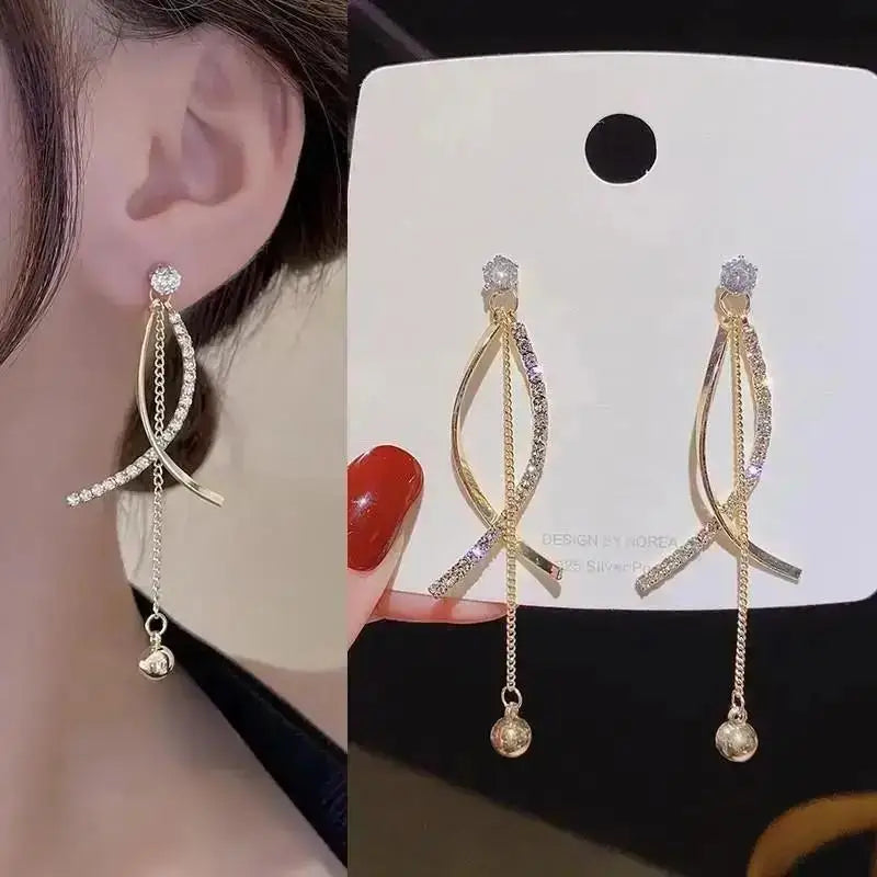Elegantes brincos femininos com agulha em prata 925, pérolas delicadas e tassel moderno, com detalhes em zircônia. Tendência de moda coreana, perfeitos para complementar looks sofisticados e ocasiões especiais com luxo e brilho.
