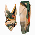 Biquíni feminino em estilo vintage com estampa floral charmosa. O conjunto inclui top + calcinha + saia assimétrica como saída de praia