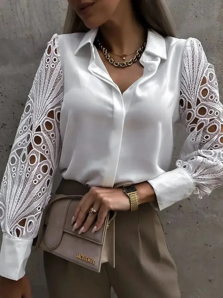 Blusa Feminina Sexy em Renda com Detalhes Vazados – Botões Frontais, Manga Longa, Estilo Vintage  Design elegante com renda branca e detalhes vazados que adicionam um toque sexy e sofisticado