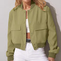 Jaqueta bomber feminina elegante, curta e slim, perfeita para streetwear e looks casuais.