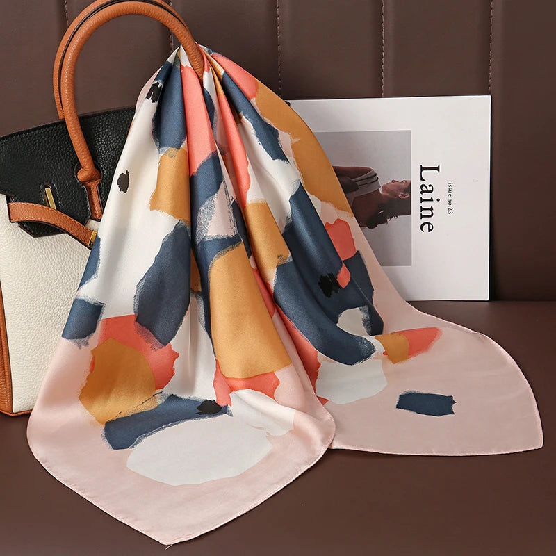 Acessório fashion e versátil em cetim macio, ideal como lenço de pescoço, echarpe, hijab, faixa de cabelo, bandana ou detalhe decorativo em bolsas. Elegância e estilo em qualquer ocasião.