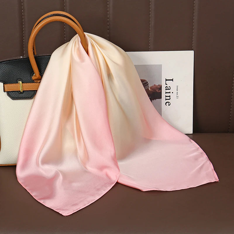 Acessório fashion e versátil em cetim macio, ideal como lenço de pescoço, echarpe, hijab, faixa de cabelo, bandana ou detalhe decorativo em bolsas. Elegância e estilo em qualquer ocasião.