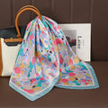 Acessório fashion e versátil em cetim macio, ideal como lenço de pescoço, echarpe, hijab, faixa de cabelo, bandana ou detalhe decorativo em bolsas. Elegância e estilo em qualquer ocasião.