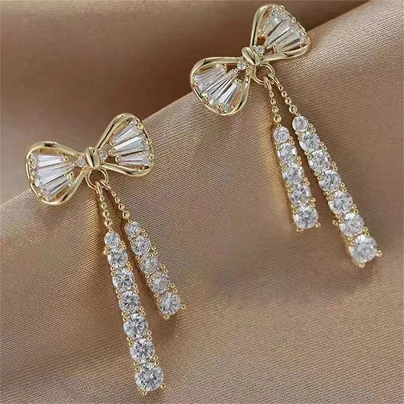 Brincos Femininos Fashion com Laço e Cristais de Zircônia – Acessório Trendy para Festas