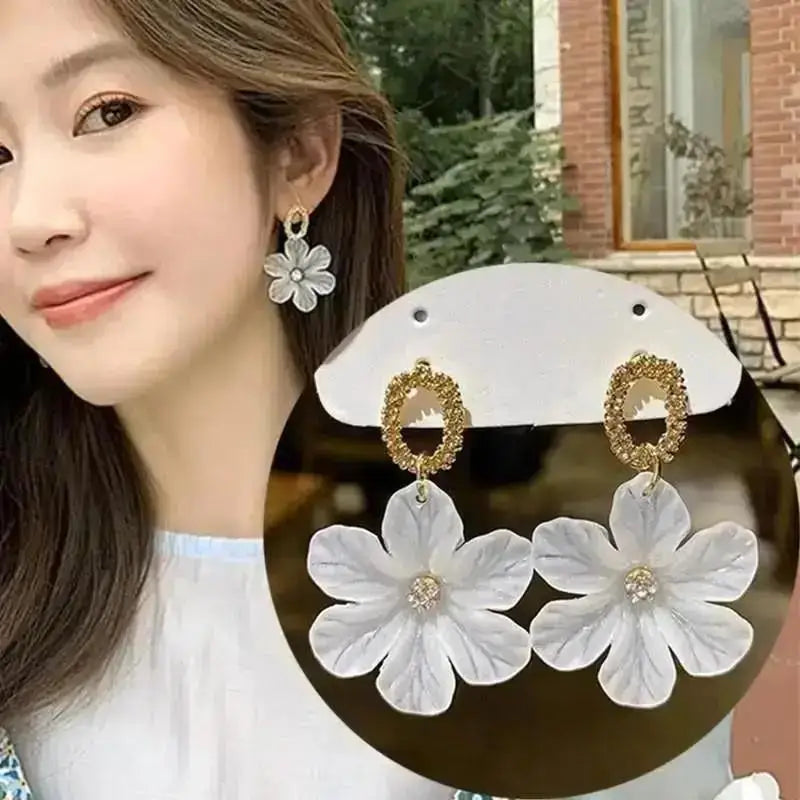 Elegantes brincos femininos com agulha em prata 925, pérolas delicadas e tassel moderno, com detalhes em zircônia. Tendência de moda coreana, perfeitos para complementar looks sofisticados e ocasiões especiais com luxo e brilho.