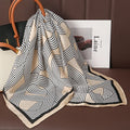 Acessório fashion e versátil em cetim macio, ideal como lenço de pescoço, echarpe, hijab, faixa de cabelo, bandana ou detalhe decorativo em bolsas. Elegância e estilo em qualquer ocasião.