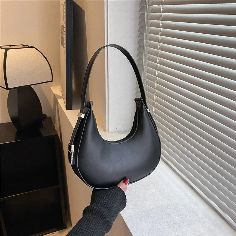Bolsa feminina elegante em PU de alta qualidade, perfeita como hobo bag, Ideal para viagens, passeios e uso diário, unindo estilo e praticidade.
