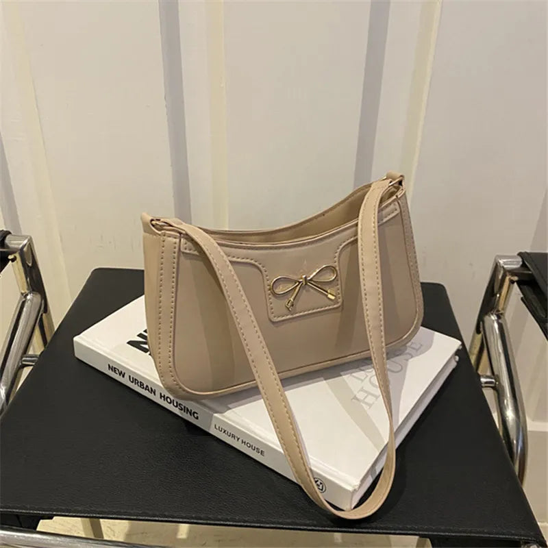 Bolsa de Ombro Estilosa com Laço de Metal – Bolsa Baguete Clássica para Uso Diário Feminino