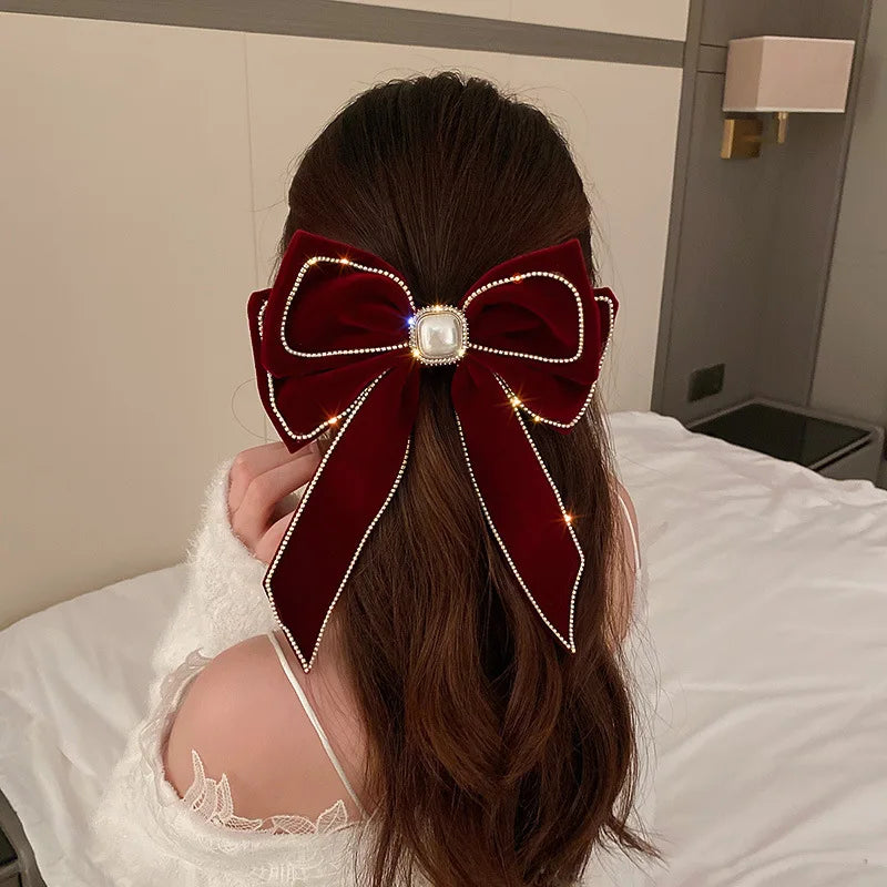 Presilha de Cabelo Feminina em Veludo com Laço, Pérolas e Strass – Estilo Coreano Fashion