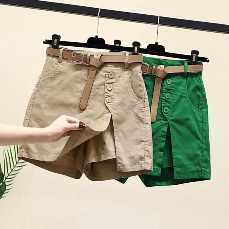 Shorts Feminino Falso Dois Peças – Cintura Alta, Botões Decorativos e Fenda Lateral
