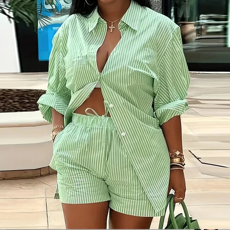 Atualize seu guarda-roupa com este conjunto feminino 2 peças elegante e versátil, perfeito para escritório, eventos casuais ou passeios de primavera.