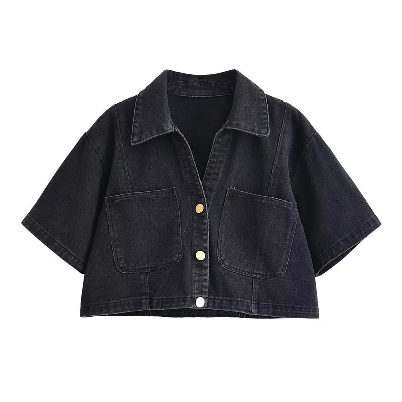 Conjunto feminino de verão 2026 com estilo casual e streetwear. Inclui mini saia, shorts e camisa curta em denim, perfeito para criar looks modernos e confortáveis