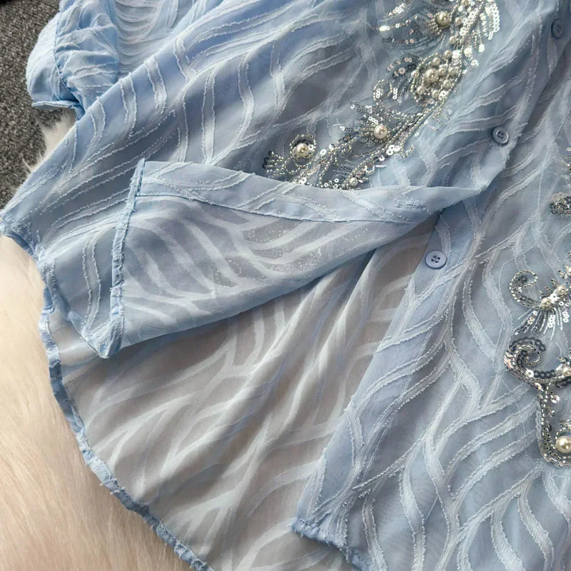 Brilhe em qualquer ocasião com esta blusa feminina elegante de primavera. Confeccionada com bordado de paetês delicado