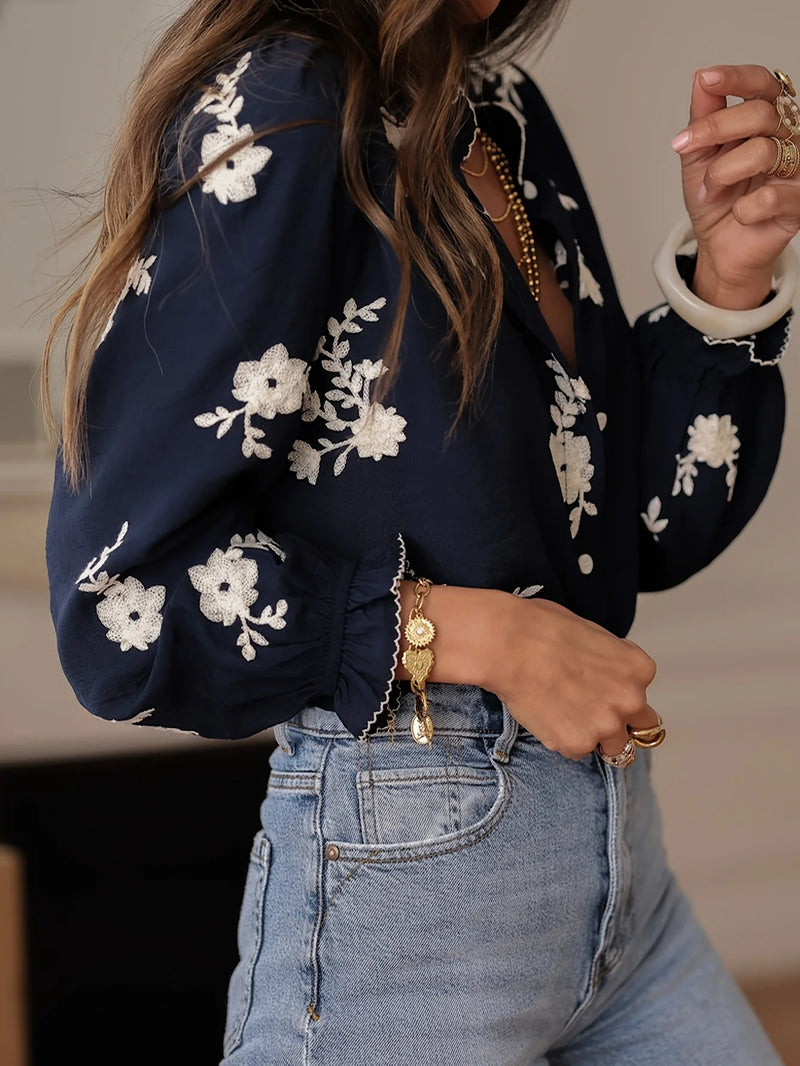 Blusa Feminina de Outono com Bordado – Manga Longa e Gola Lapela