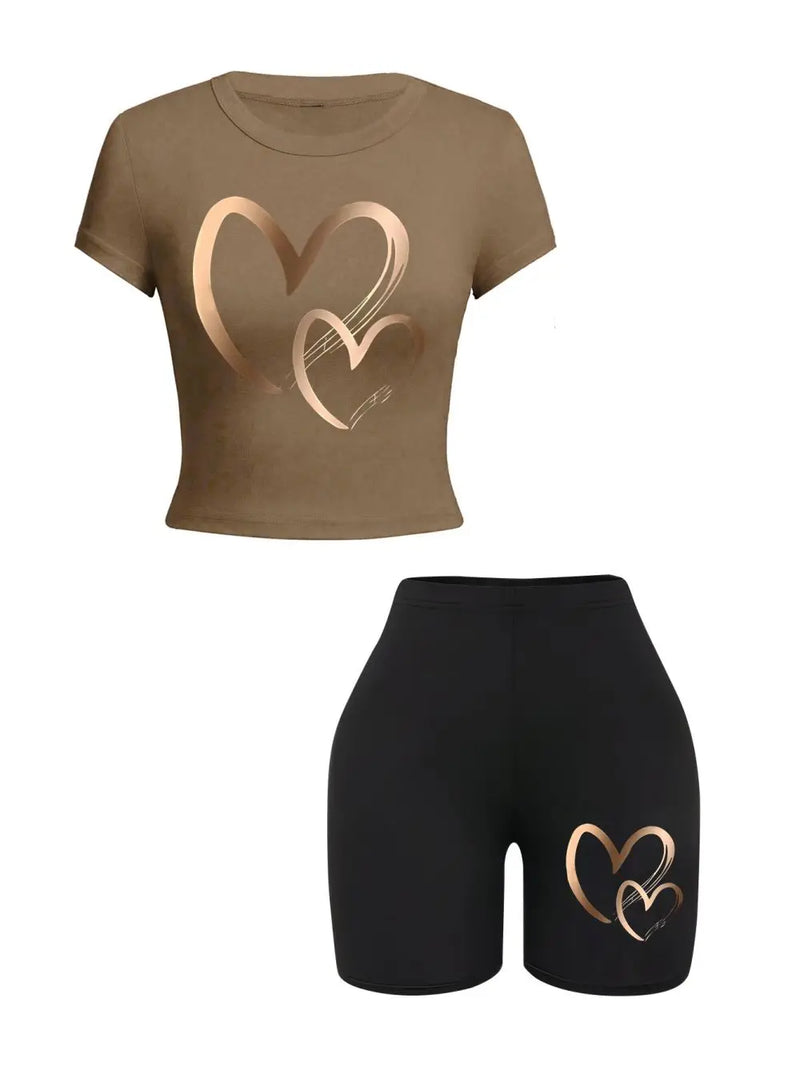 Conjunto Feminino de Verão – 2 Peças: T-Shirt Slim + Shorts, Estampa de Corações, Cropped Fashion, Roupas Macias e Altamente Elásticas